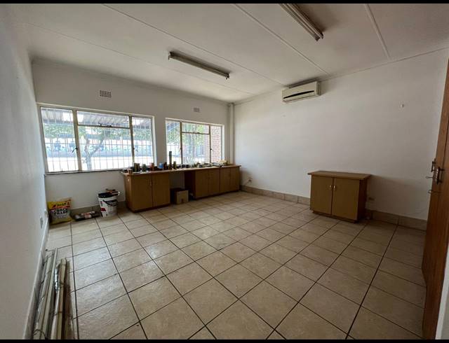 1,160M² WAREHOUSE FOR SALE IN PRIMROSE